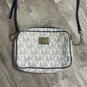 white michael kors crossbody